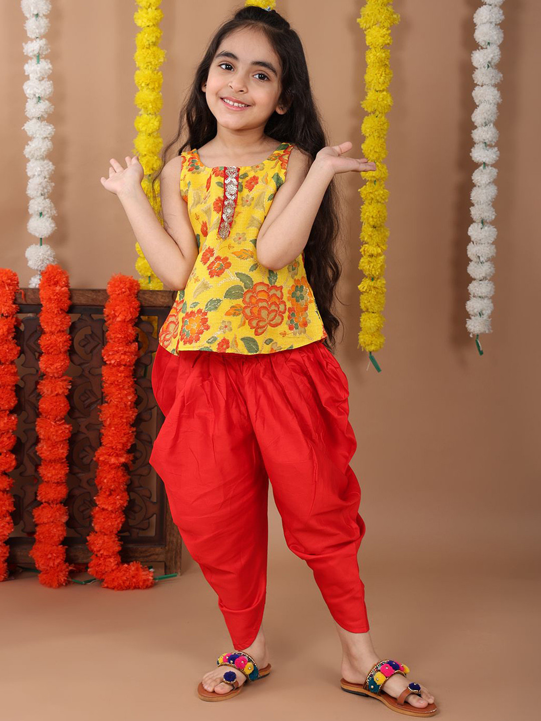 

Sangria Girls Floral Printed Pure Cotton Straight Kurti With Dhoti, Yellow