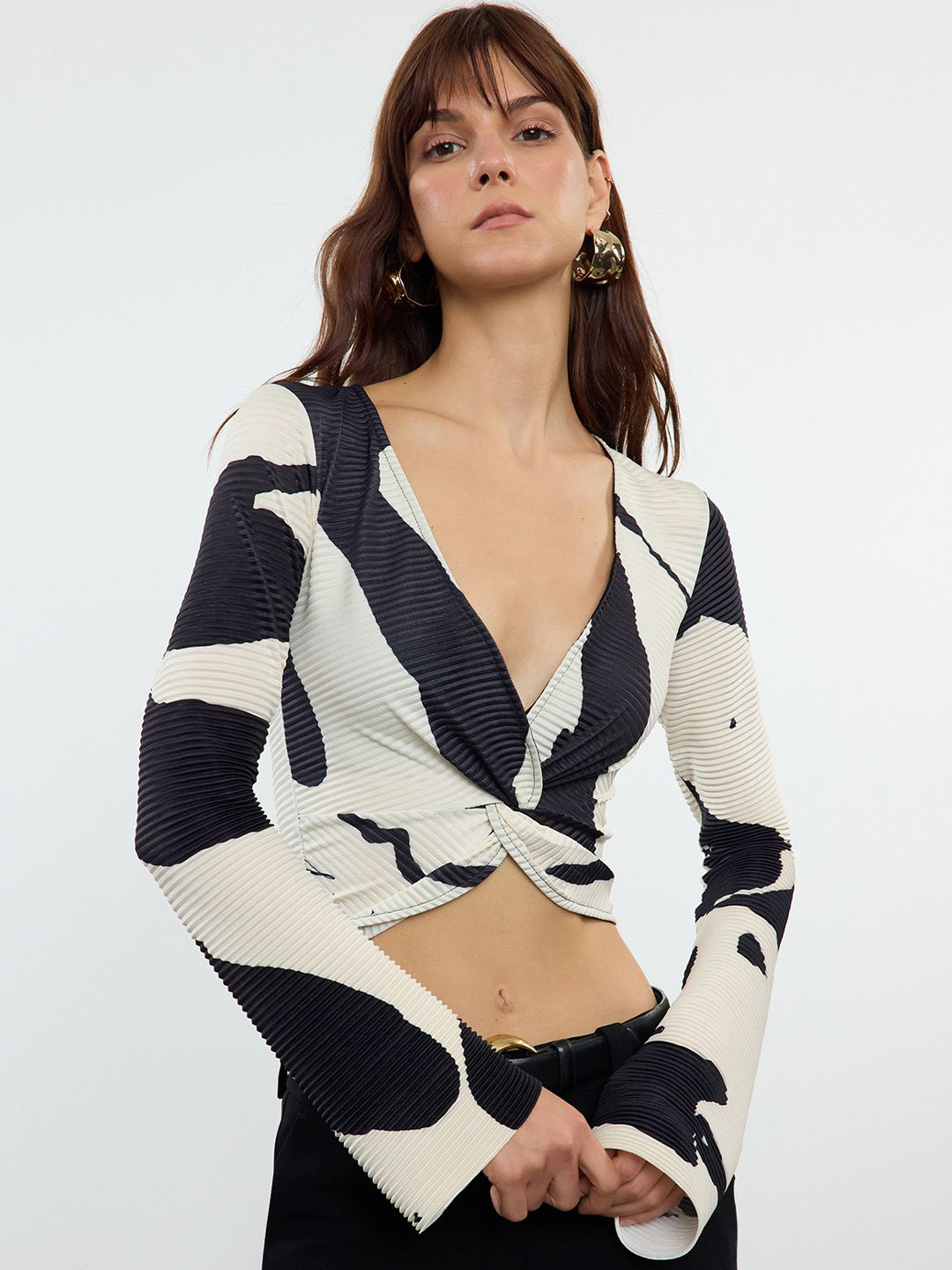 

Trendyol Colourblocked Cotton Wrap Crop Top, Na