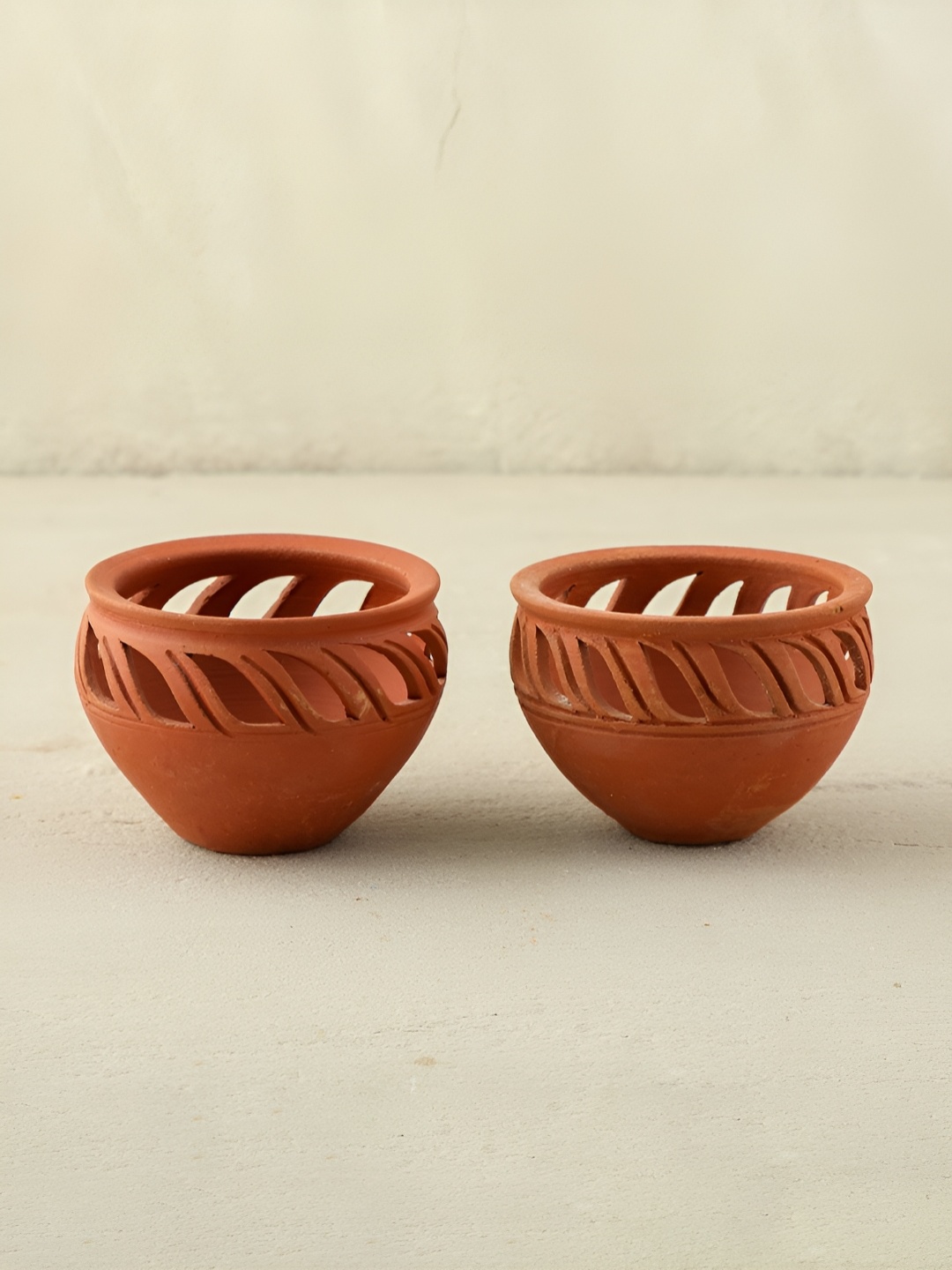 

Eyaas Brown 2 Pieces Terracotta Clay Matka Diyas