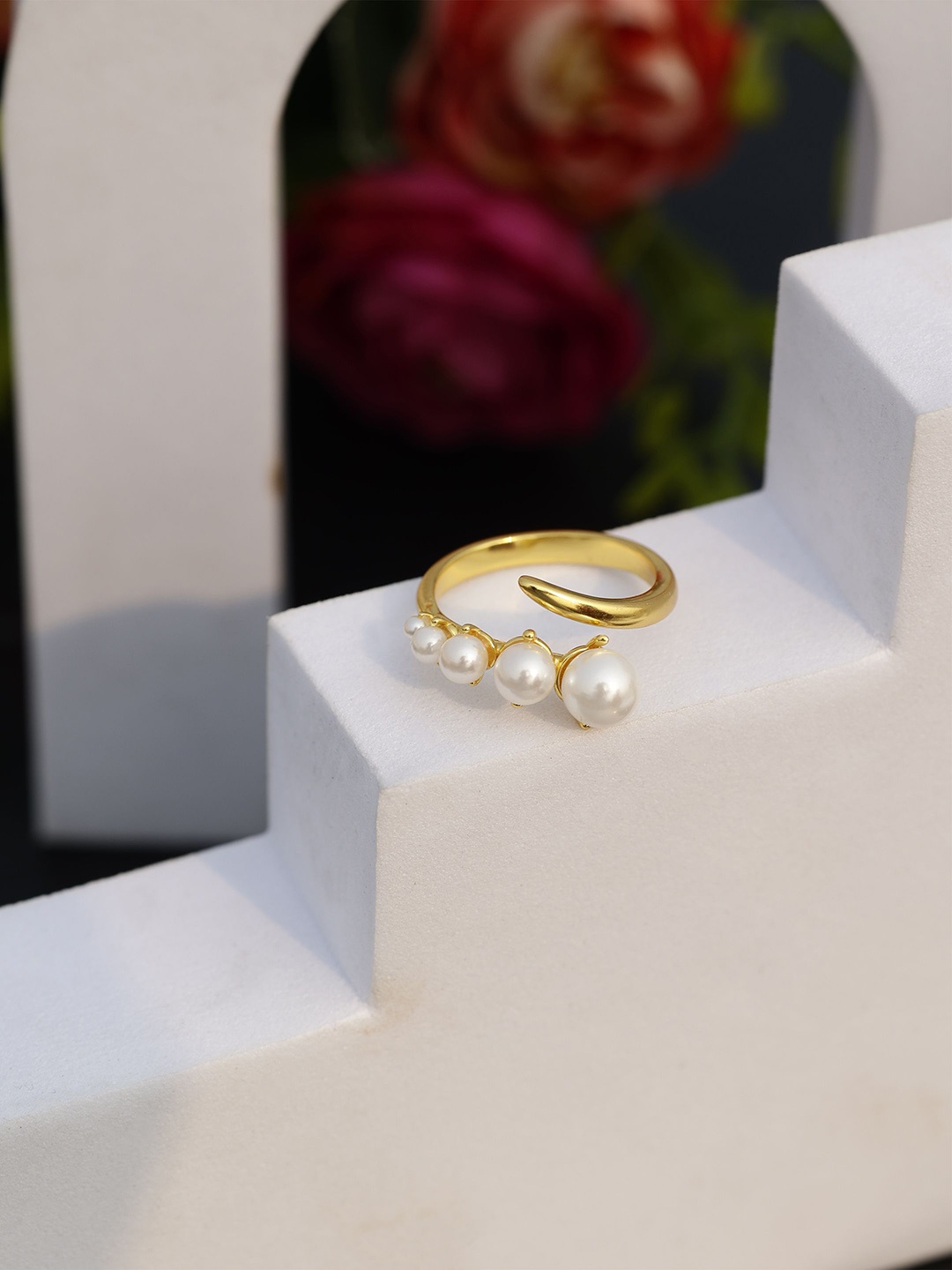 

DIAVO 925 Sterling Silver Gold-Plated Pearl Studded Cascade Finger Ring