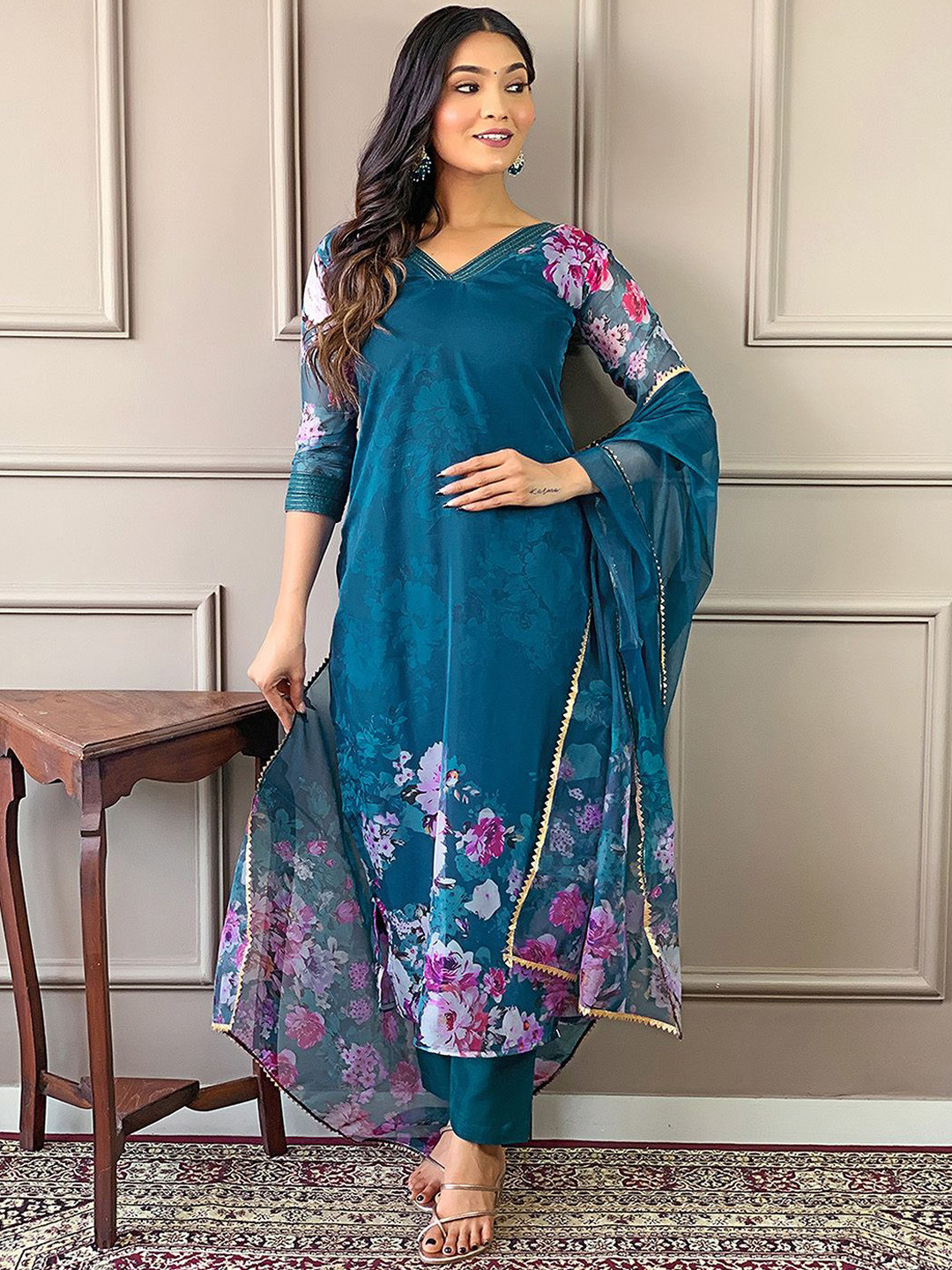 

Ishin Floral Printed Thread Work Straight Kurta With Trouser & Dupatta, Green