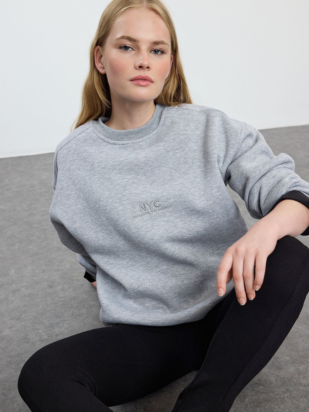 

Trendyol Women Sweatshirt, Na