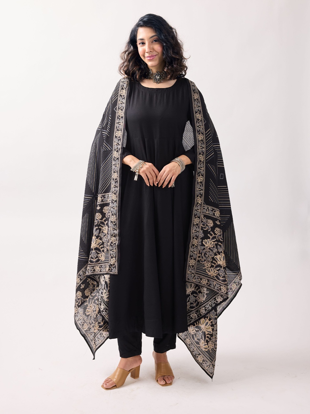 

KALINI Empire Kurta With Trousers & Dupatta, Black