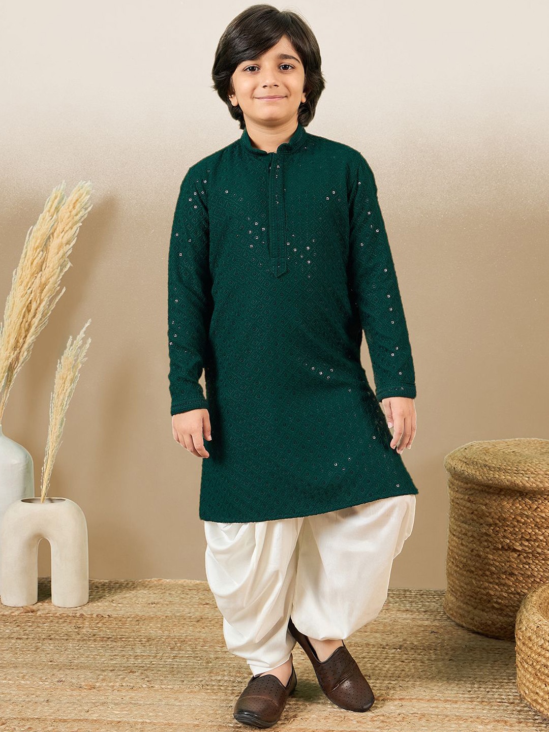 

Here&Now X Sanwara Boys Chikankari & Sequinned Straight Kurta with Patiala, Green