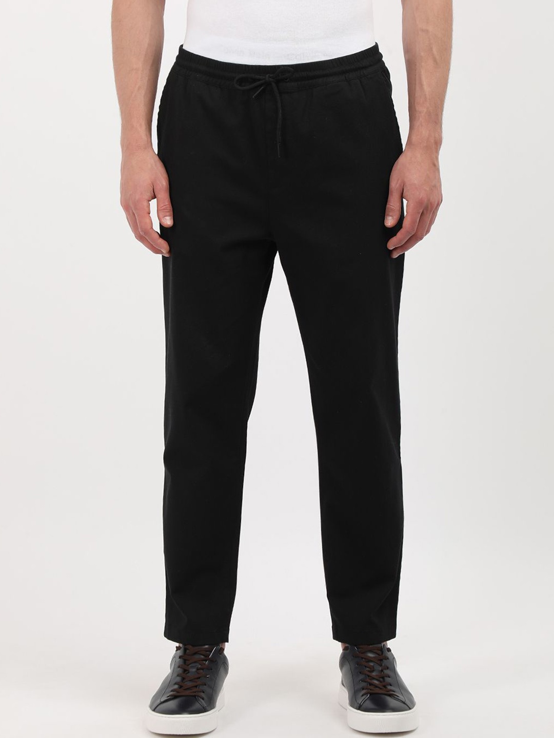 

Calvin Klein Jeans Men Slim Fit Trousers, Black