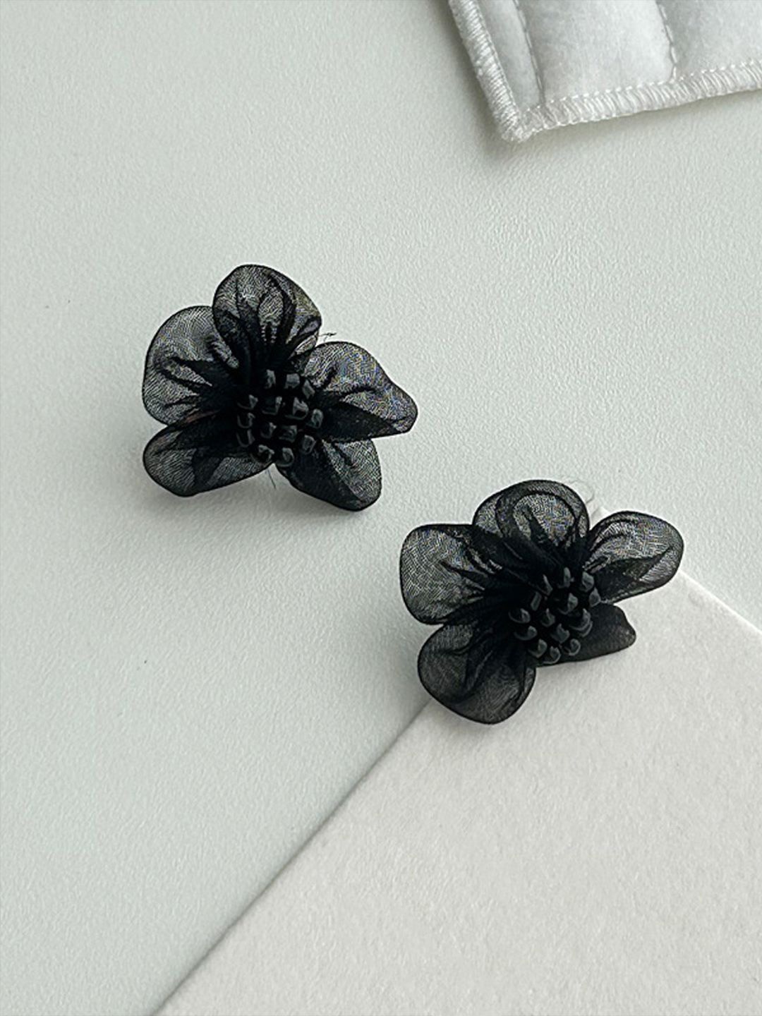 

VAGHBHATT Beaded Floral Lace Studs, Black