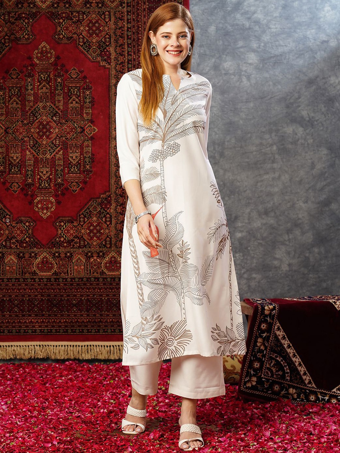 

GoSriKi Floral Printed Straight Kurta With Palazzo, White