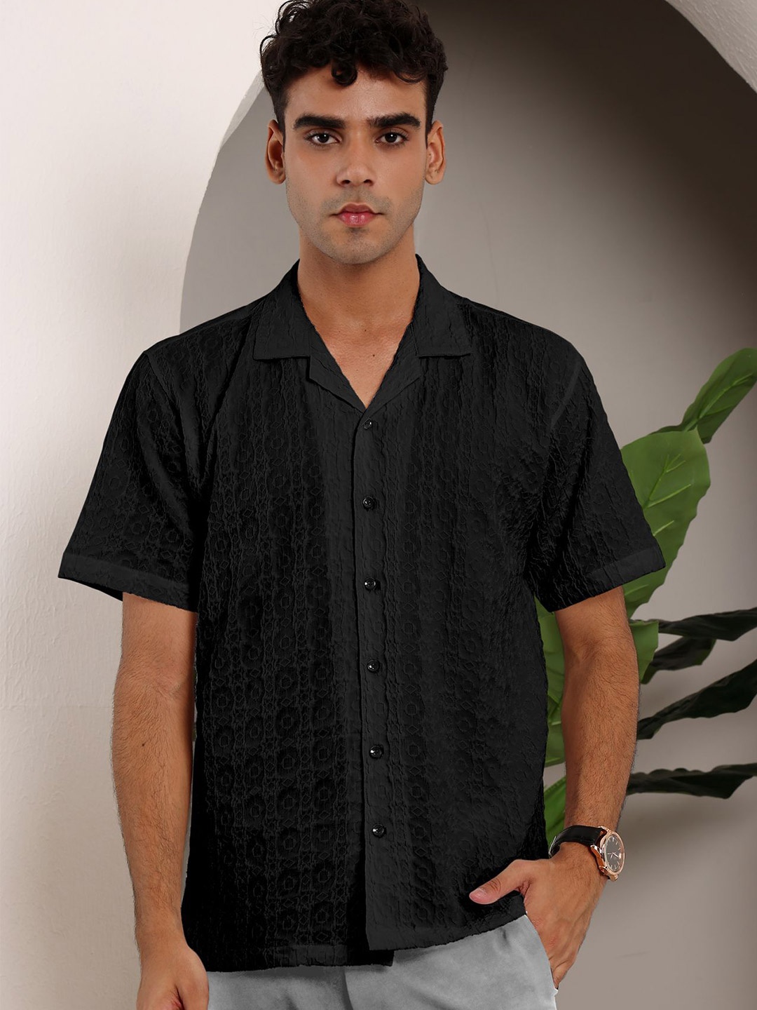 

Wuxi Men Relaxed Cuban Collar Textured Polycotton Casual Shirt, Black