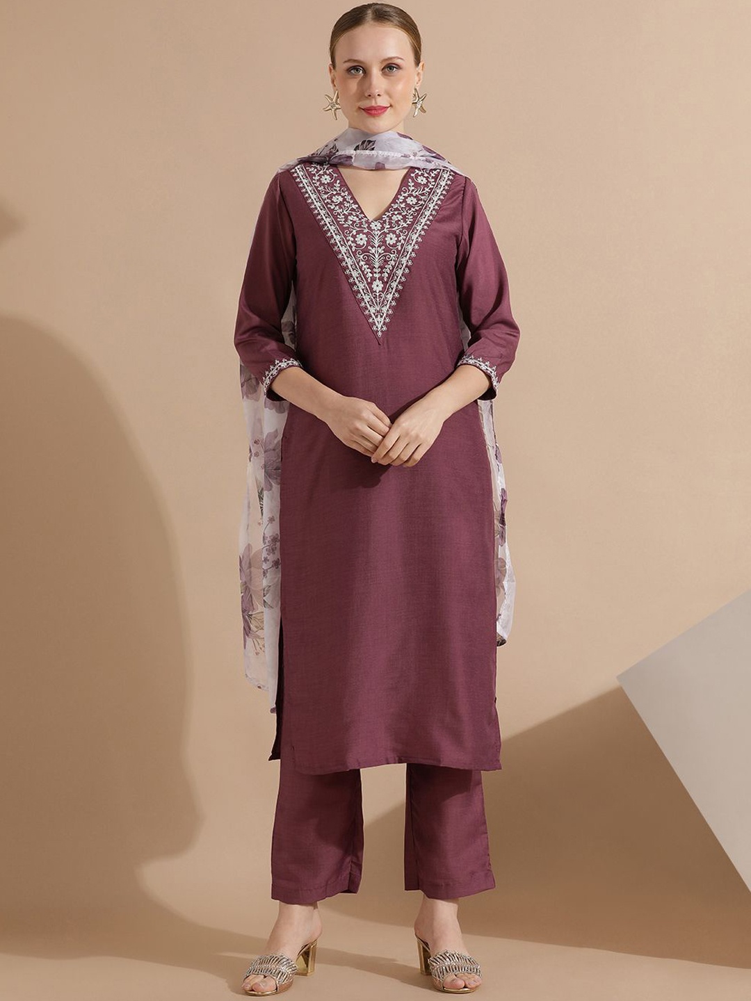 

Jaipur Kurti Embroidered Silk Blend Kurta Set with Floral Dupatta, Pink