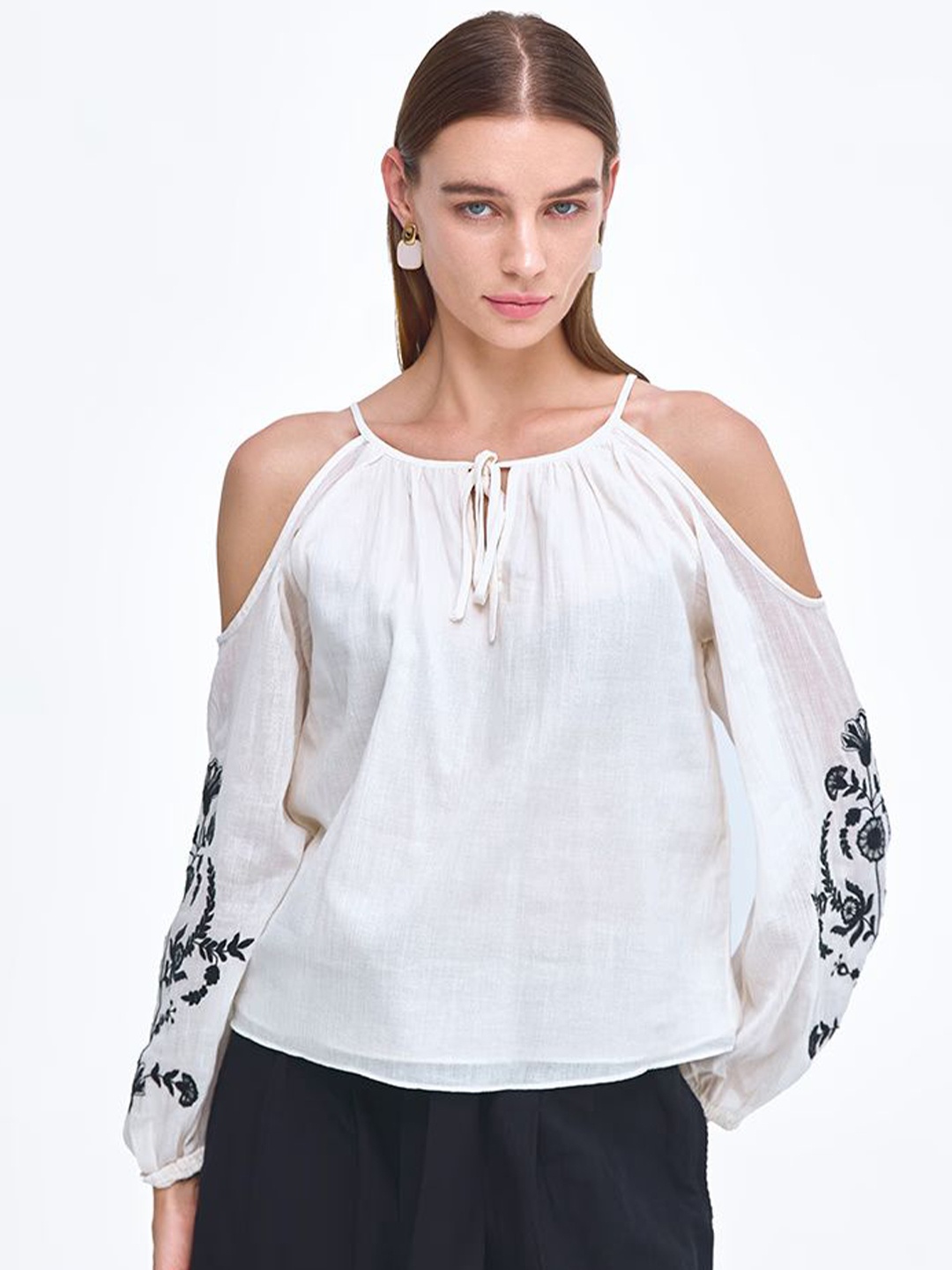 

COVER STORY Embroidered Keyhole Neck Cold-Shoulder Cotton Top, Off white