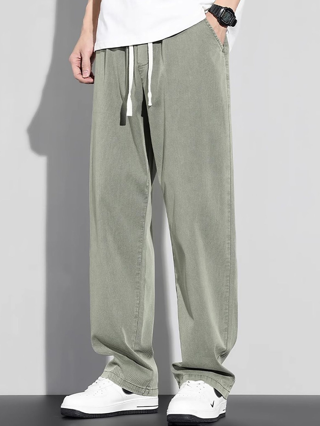 

StyleCast x Revolte Men Mid-Rise Loose Fit Pleated Trousers, Green