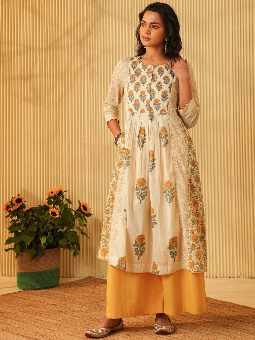 

JAYPORE Floral Printed Pure Cotton A-Line Kurta, Cream