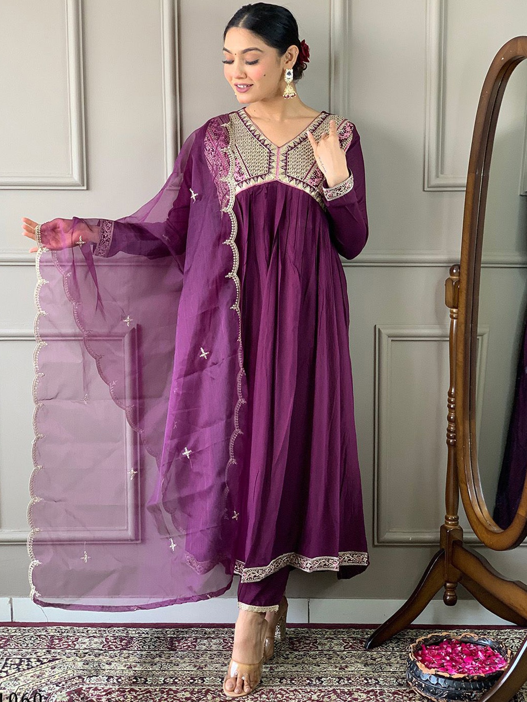 

Ishin Floral Embroidered Straight Kurta With Trouser & Dupatta, Burgundy