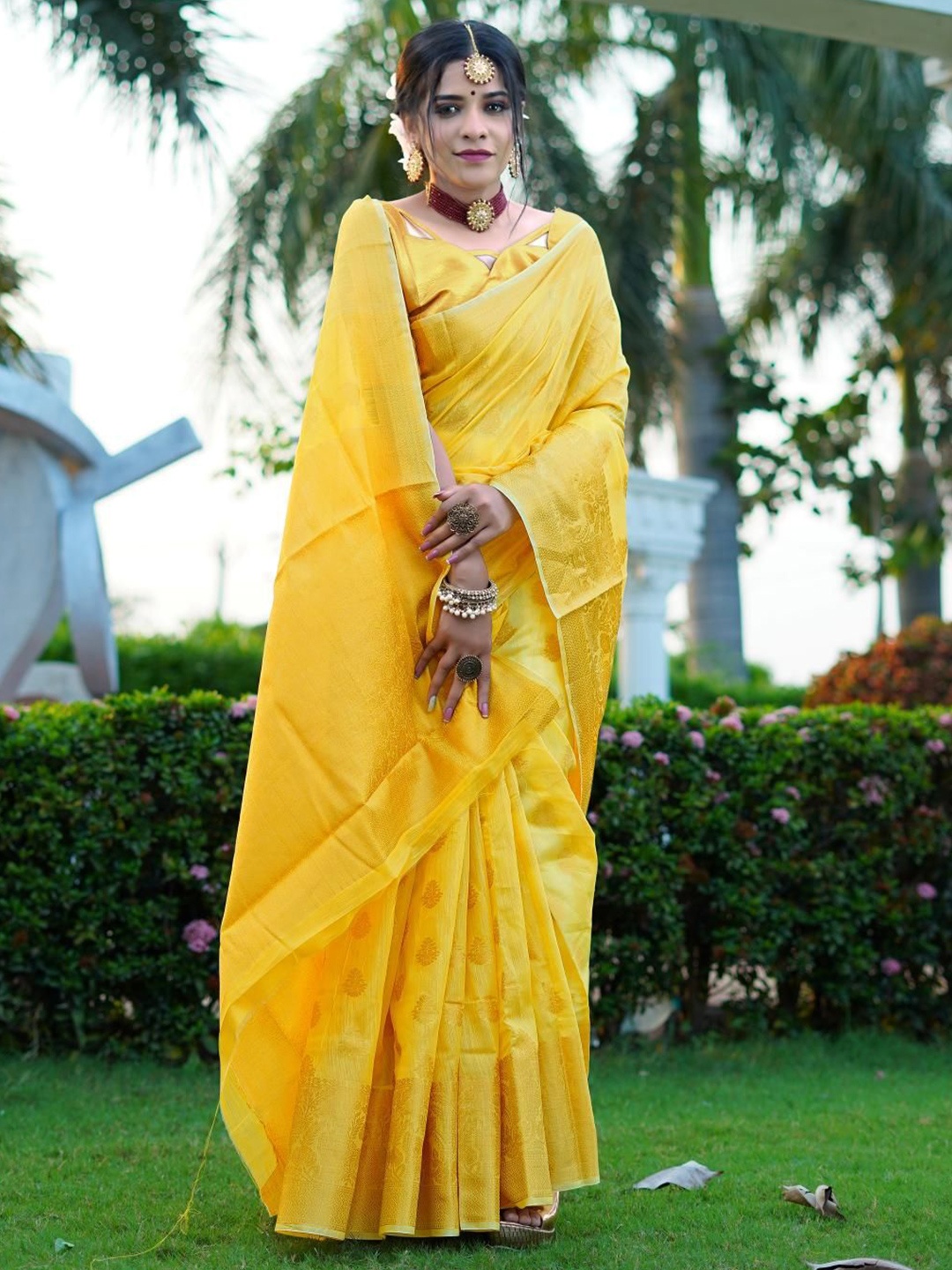 

Areca Designer Ethnic Motifs Zari Linen Blend Banarasi Saree, Yellow