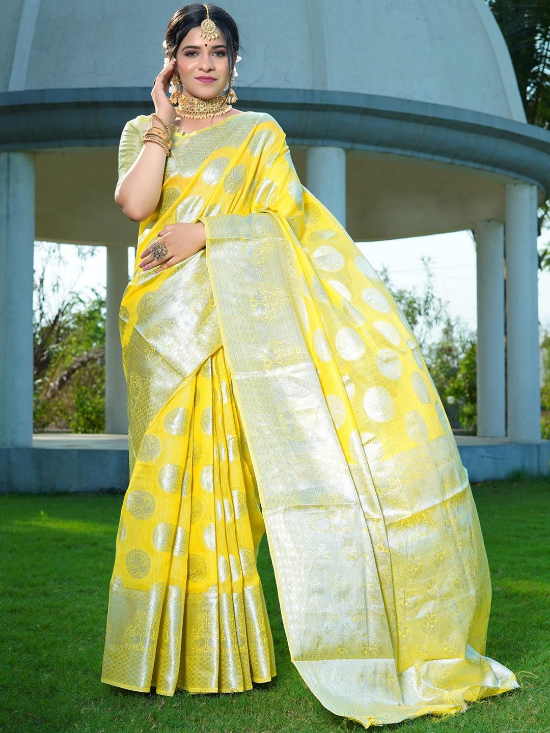 

Areca Designer Ethnic Motifs Zari Linen Blend Banarasi Saree, Yellow