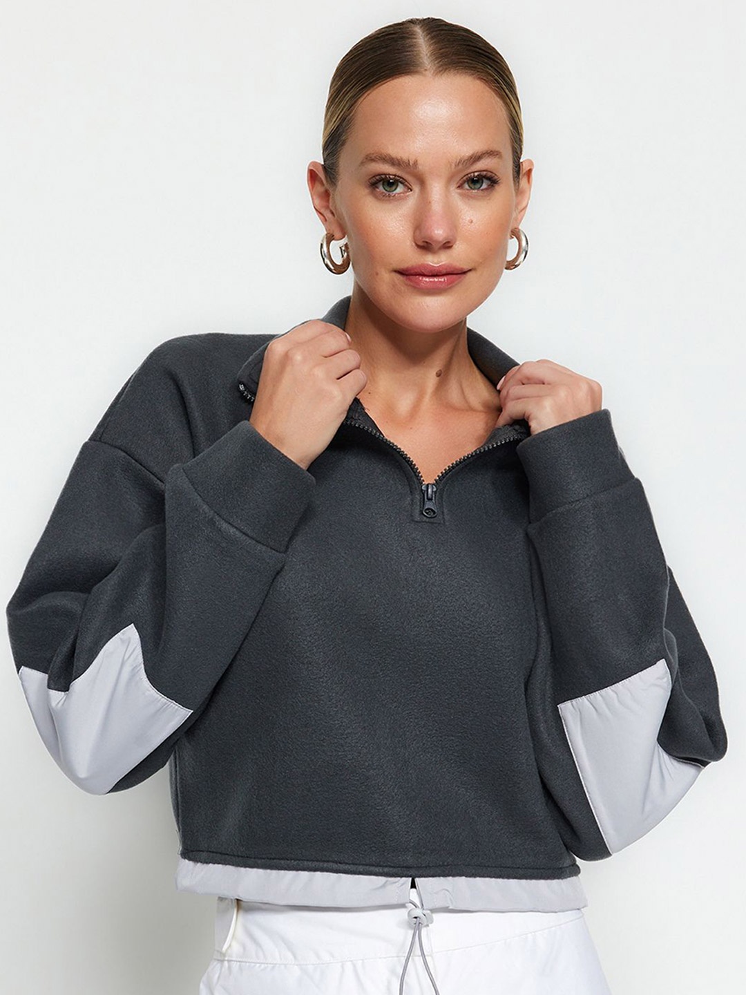 

Trendyol Women Sweatshirt, Na
