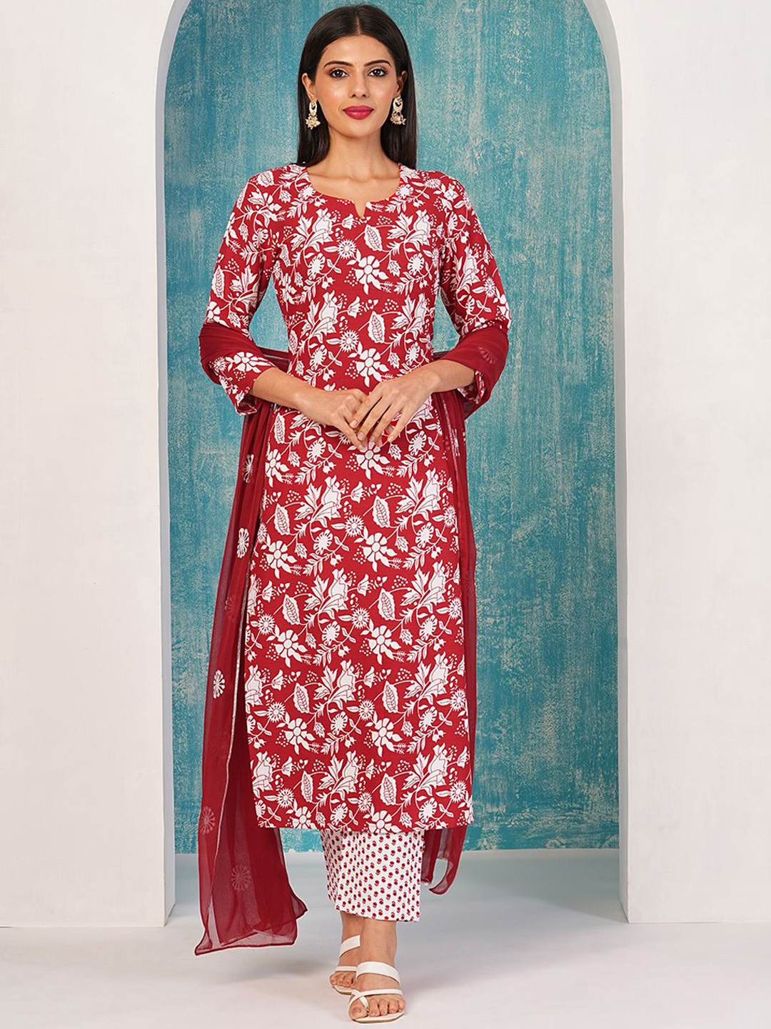 

GoSriKi Floral Printed Straight Kurta With Trouser & Dupatta, Red