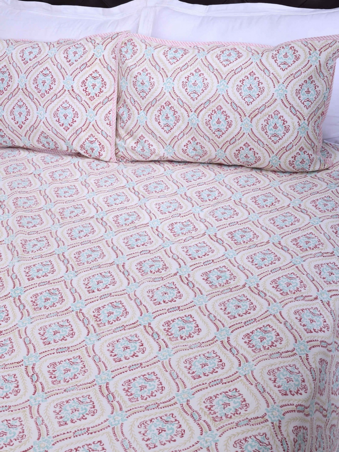 

SHAHENAZ Pink & Blue Ethnic Motifs Cotton 120 TC King Bedsheet with 2 Pillow Covers
