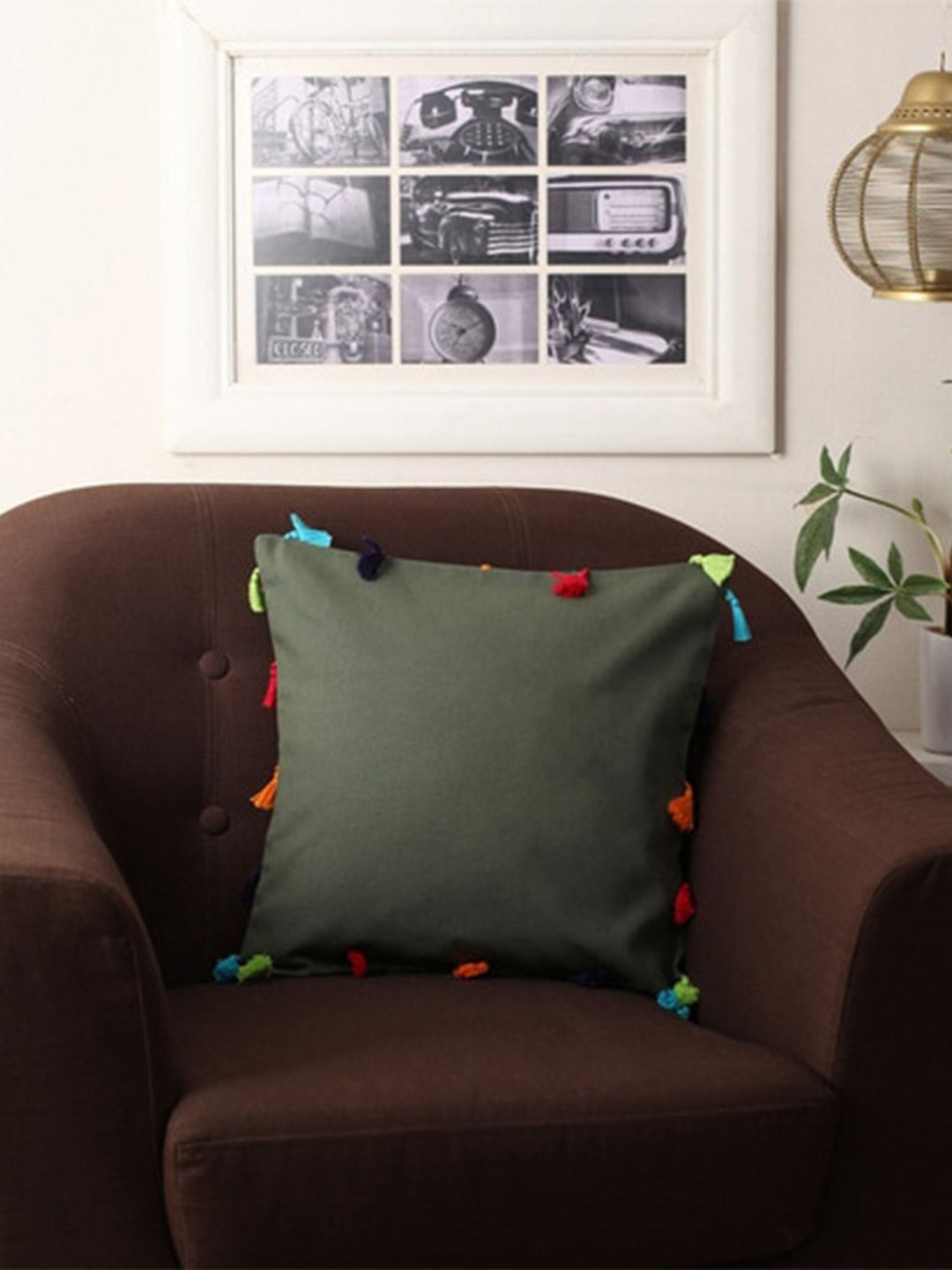

Lushomes Green & Red Cotton Square Cushion Cover
