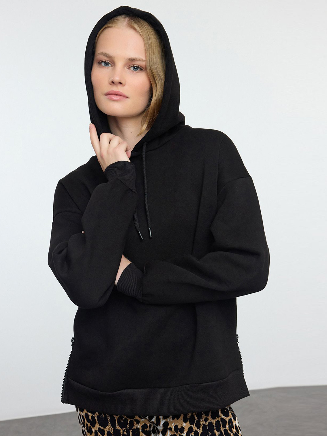 

Trendyol Women Sweatshirt, Na