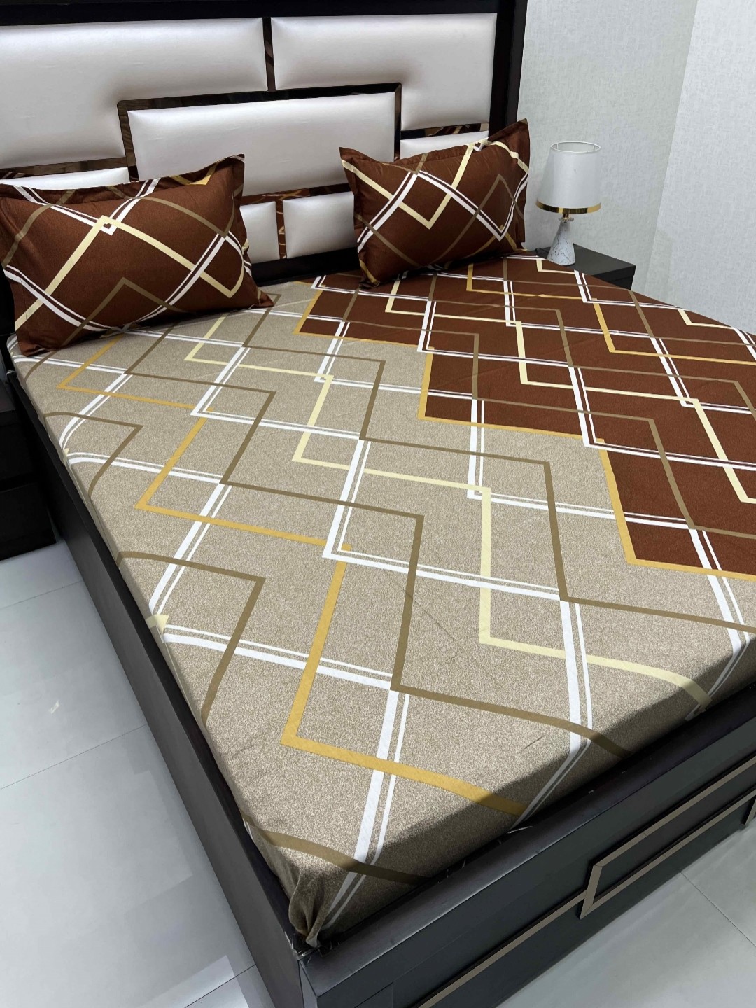 

Pure Decor Brown & White Geometric Pure Cotton 300 TC Queen Bedsheet with 2 Pillow Covers