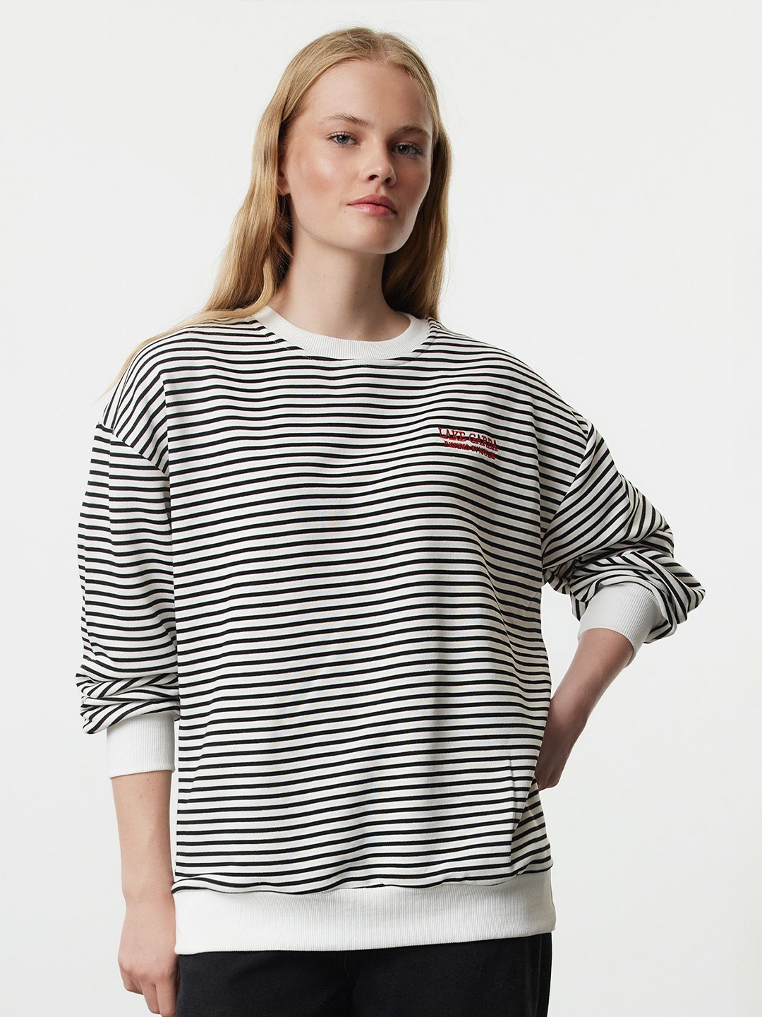 

Trendyol Women Striped Sweatshirt, Na