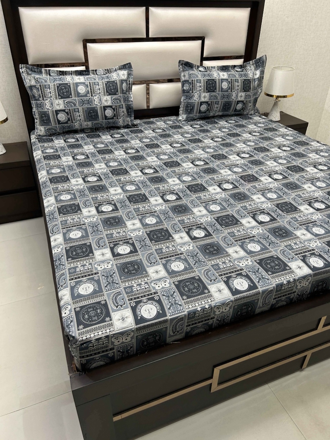 

Pure Decor Grey & White Ethnic Motifs Pure Cotton 230TC King Bedsheet with 2 Pillow Covers