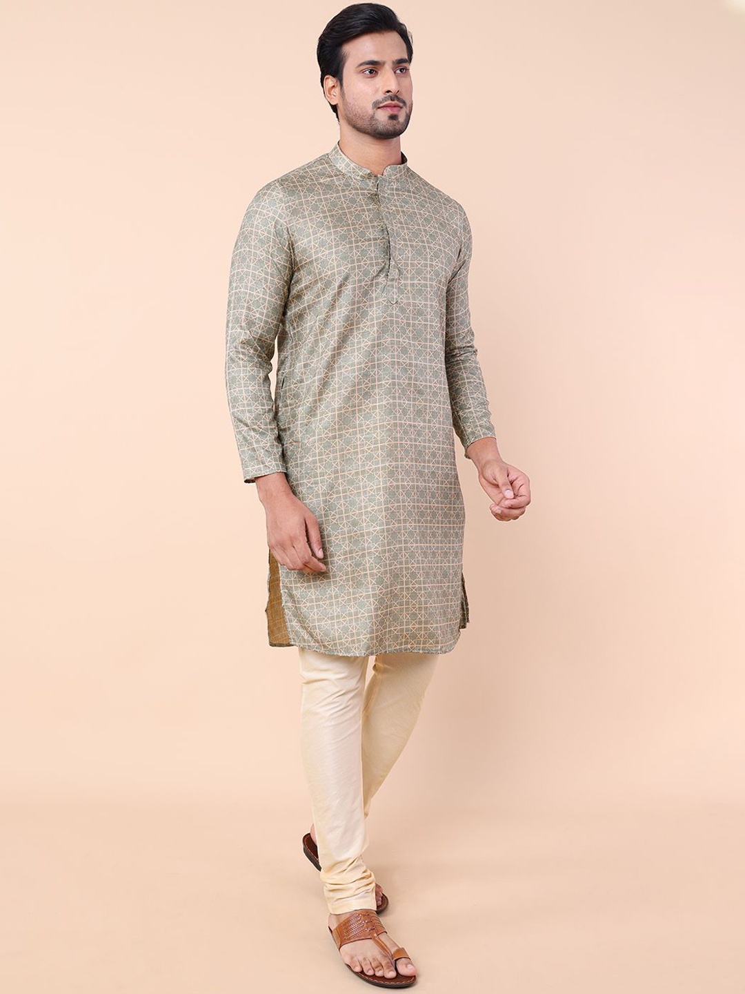 

NAMASKAR Geometric Printed Mandarin Collar Silk Straight Kurta, Green