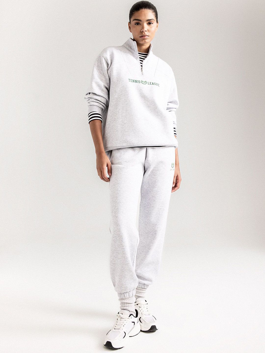 

DeFacto Solid Women Joggers Regular Fit Trousers, White