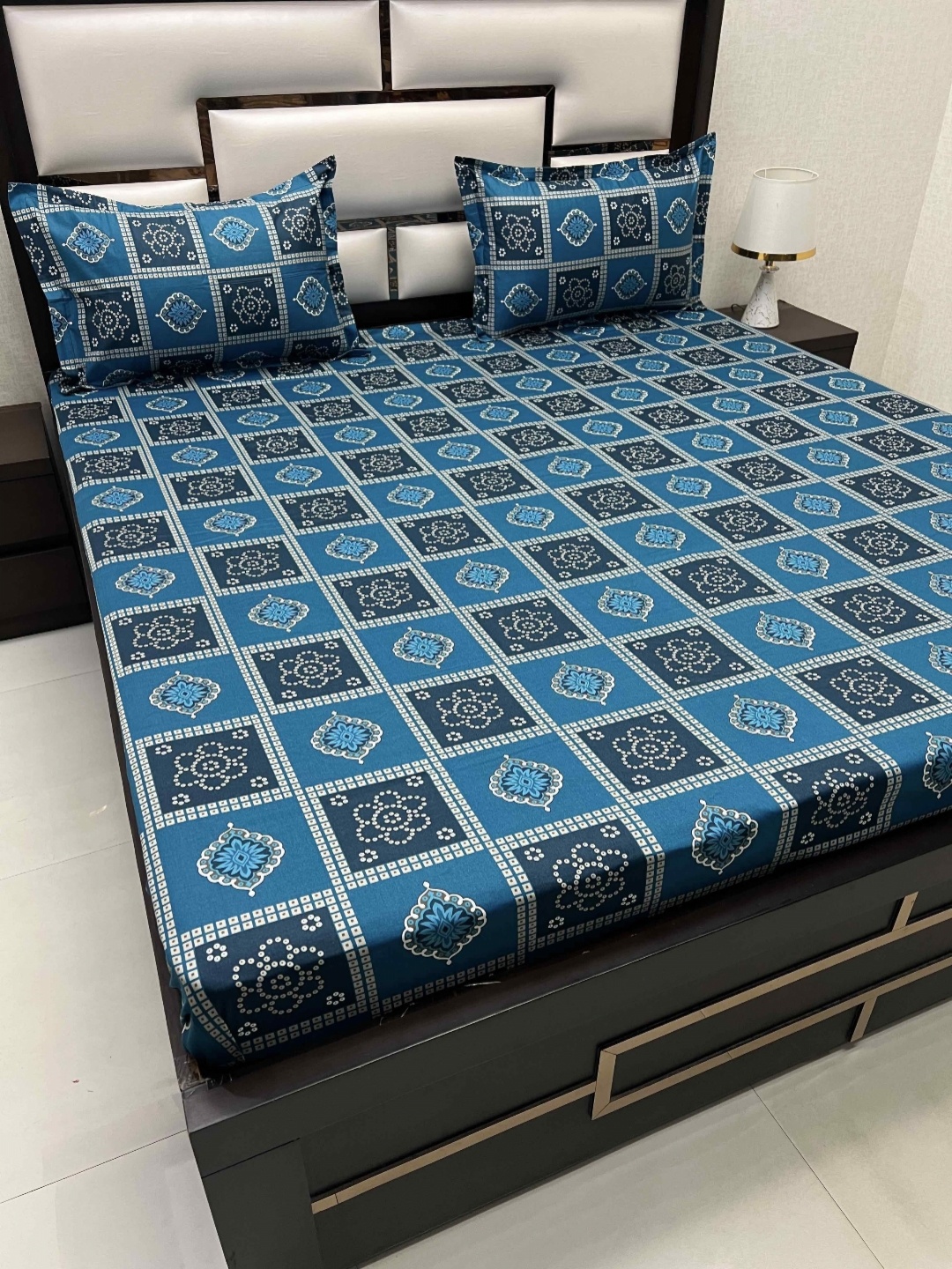 

Pure Decor Blue & White Ethnic Motifs Pure Cotton King Bedsheet With 2 Pillow Covers