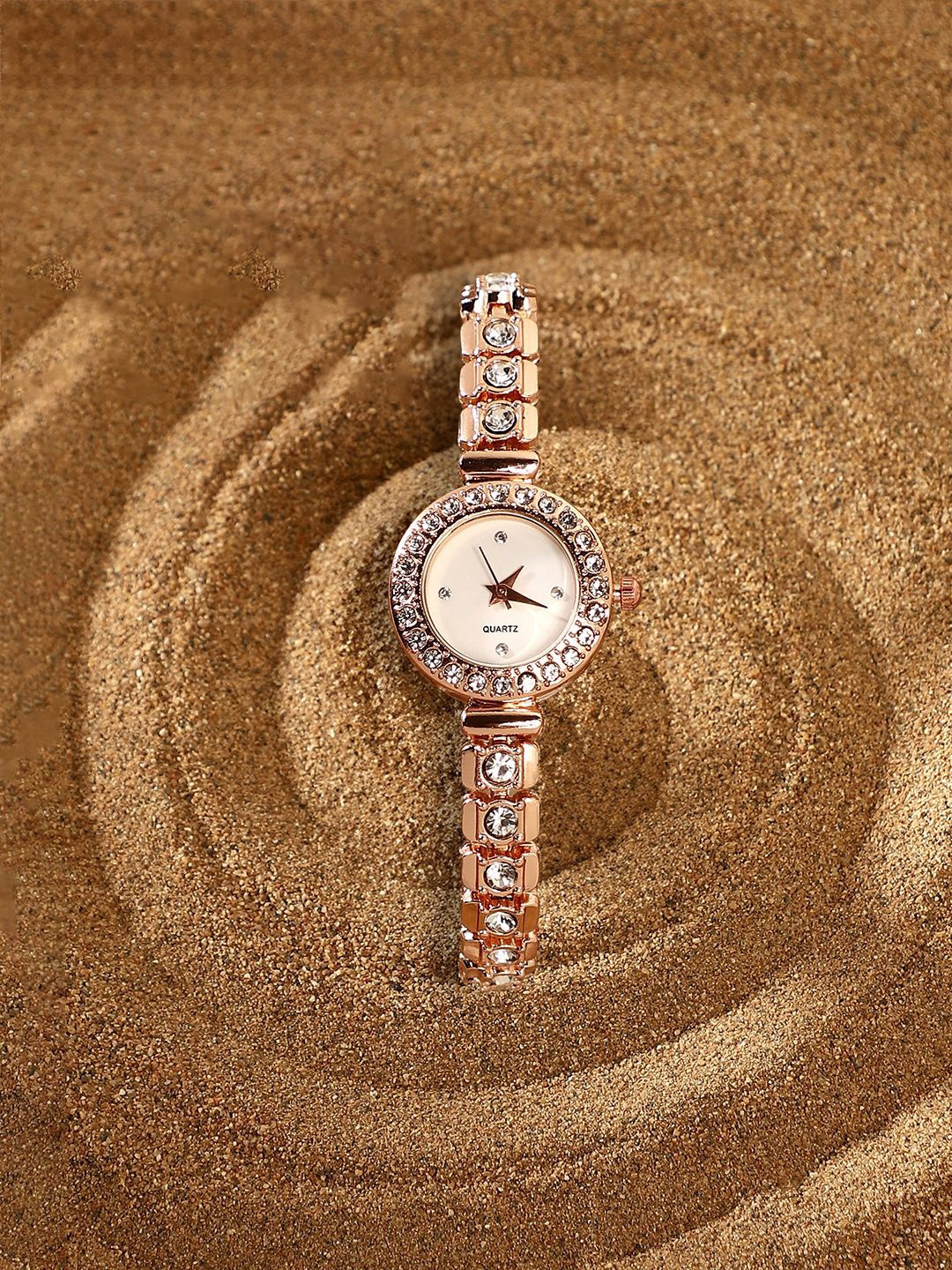 

HAUTE SAUCE by Campus Sutra Women Dial & Stainless Steel Bracelet Style Straps Analogue Watch AW24_HSWC1249, Gold