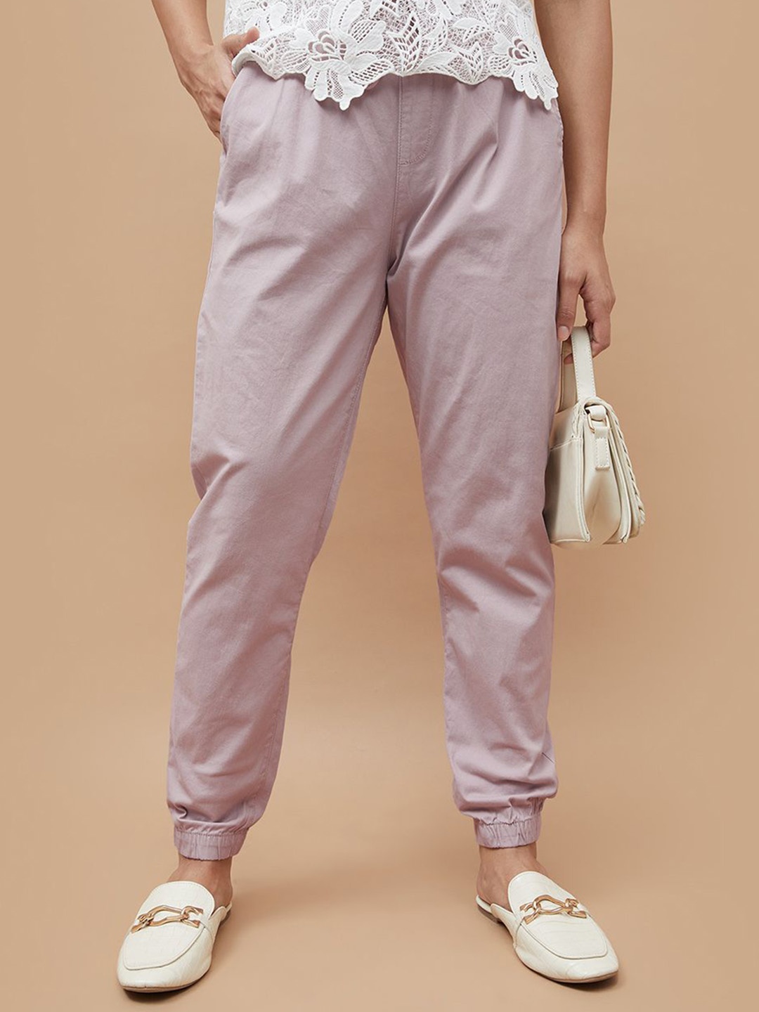 

CODE by Lifestyle Women Solid Regular Fit Joggers, Pink