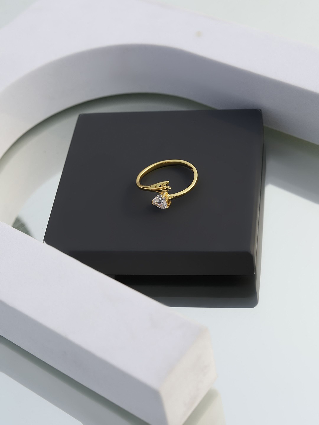 

DIAVO 925 Sterling Silver Gold-Plated AD Stone Studded Heartleaf Open Finger Ring