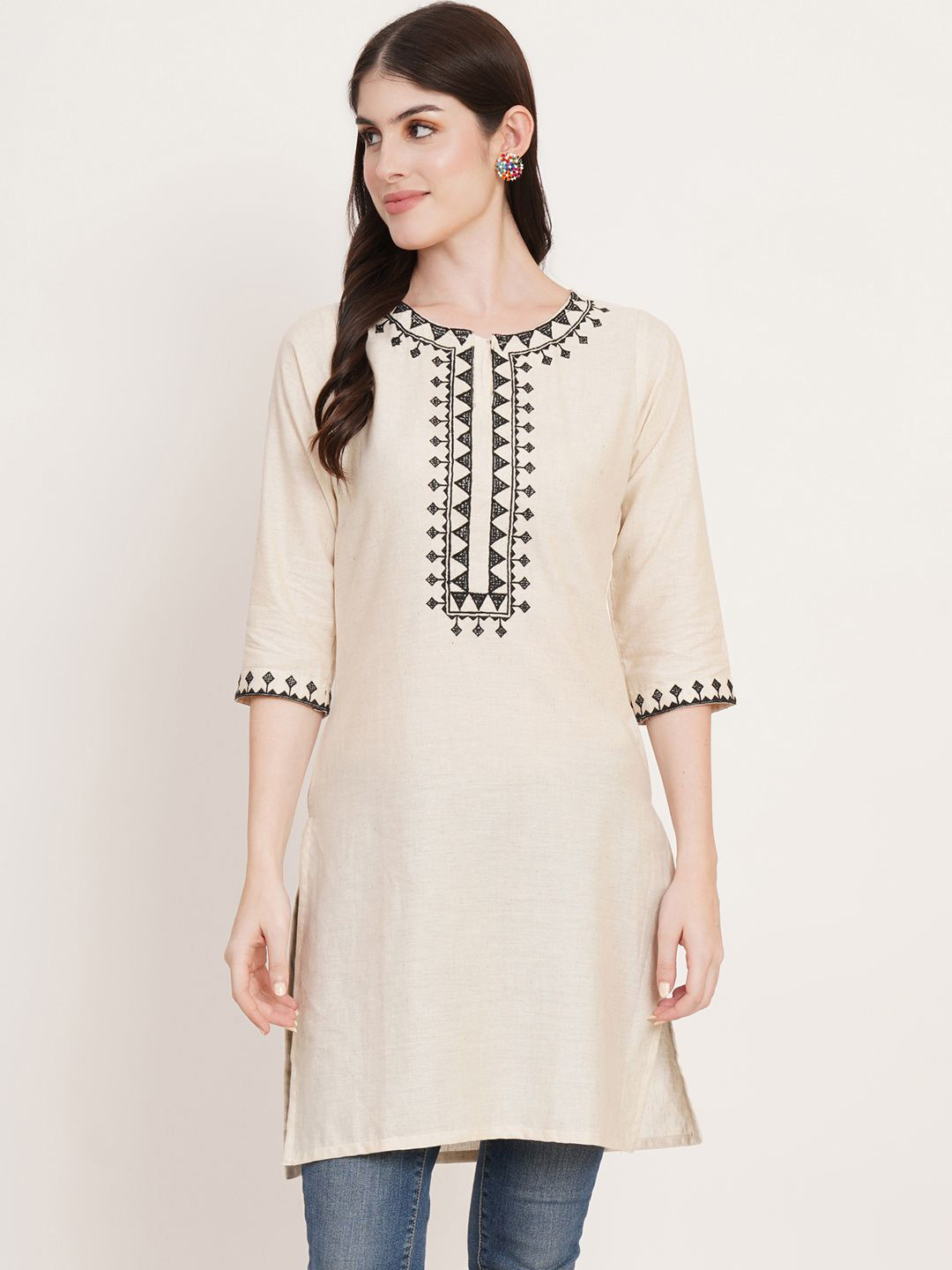 

Brownverse Floral Embroidered Cotton Straight Kurta, Off white