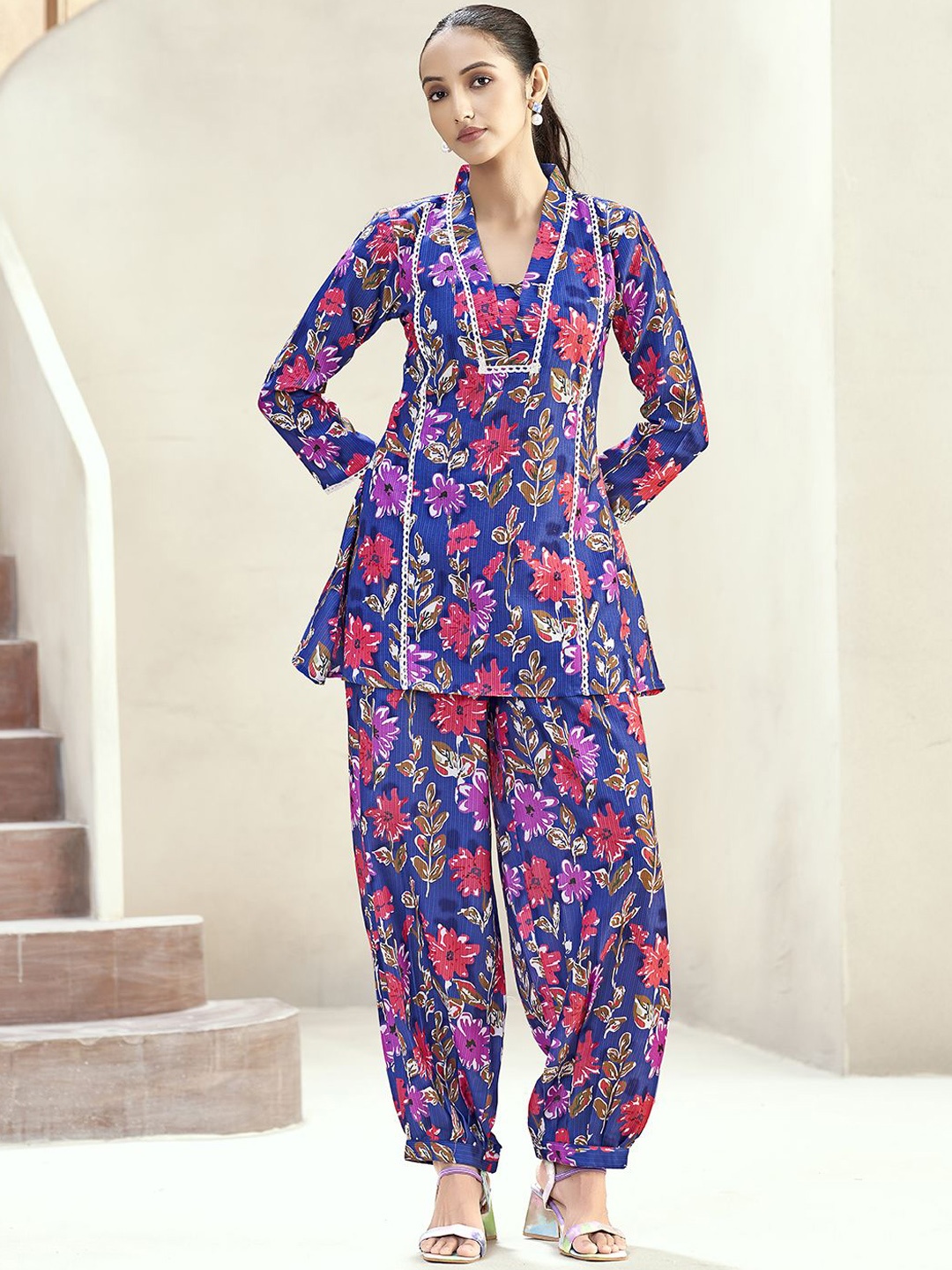 

J Turritopsis Floral Printed V-Neck Tunic With Trouser, Blue