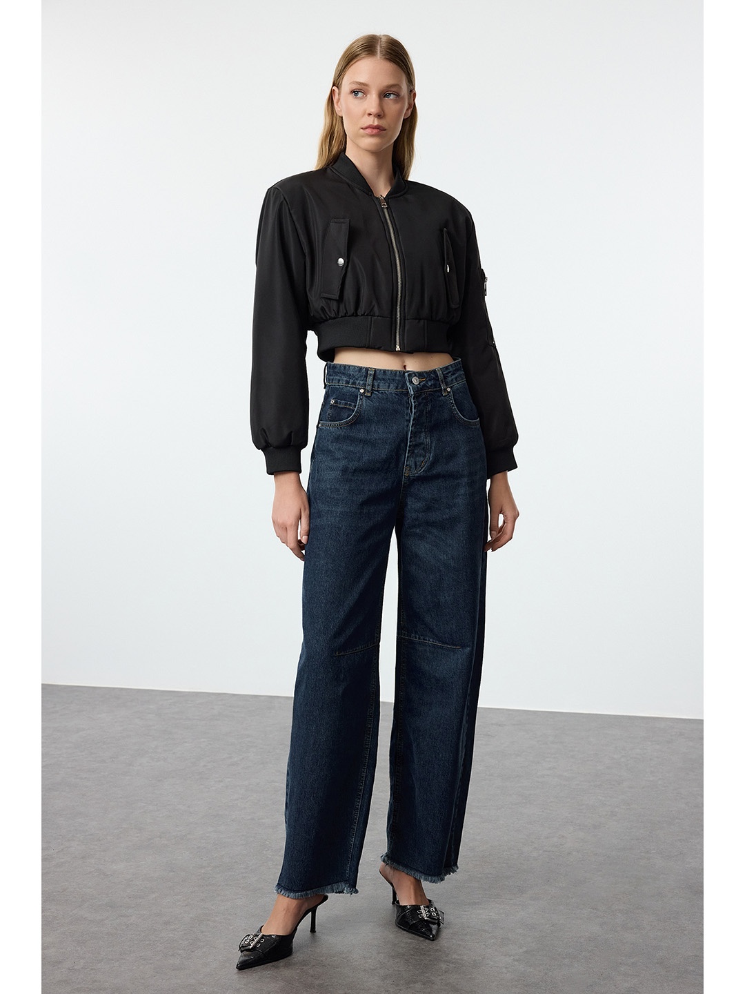 

Trendyol Women Slash Knee Jeans, Na