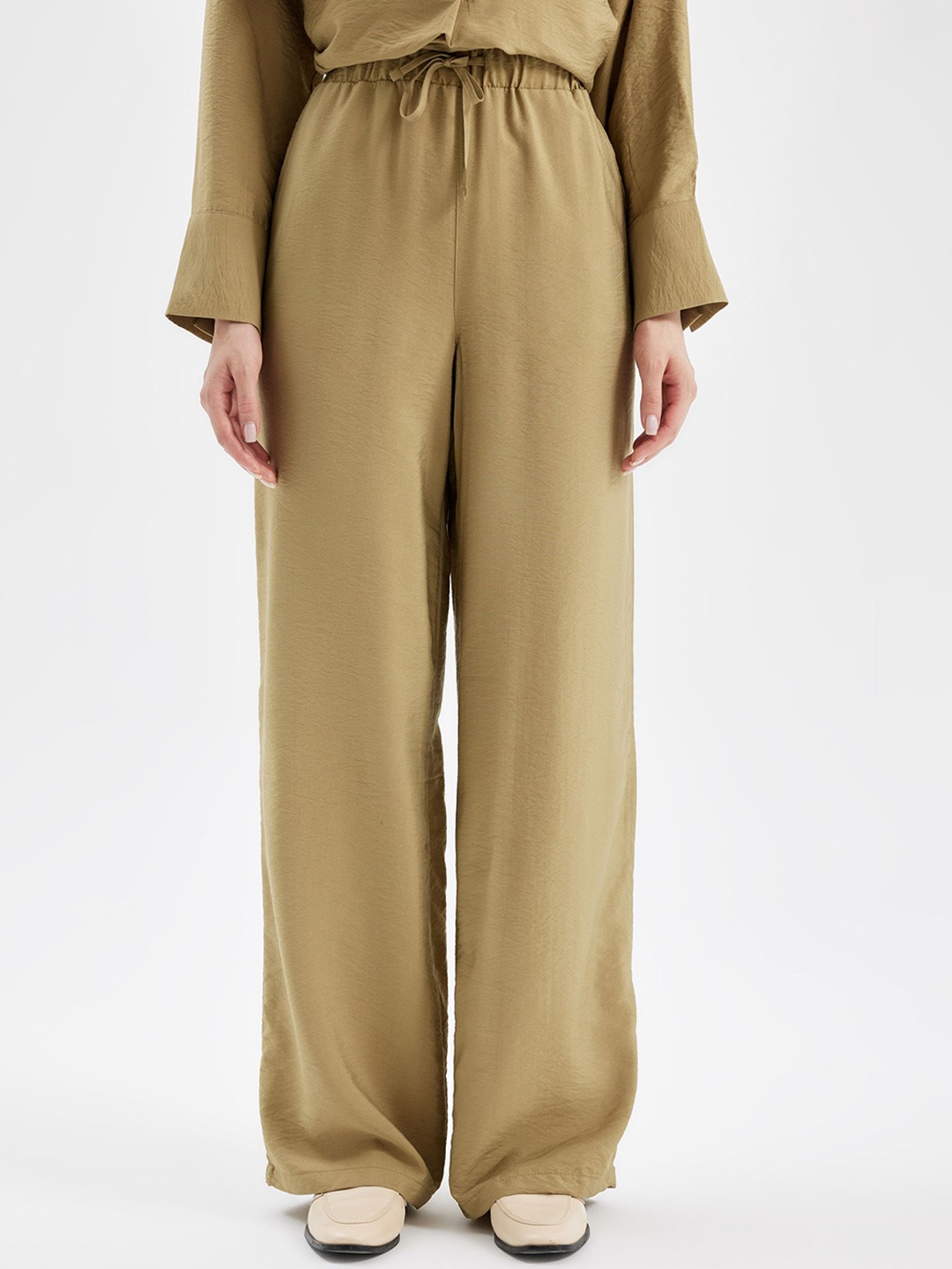 

DeFacto Women High-Rise Parallel Trousers, Camel brown