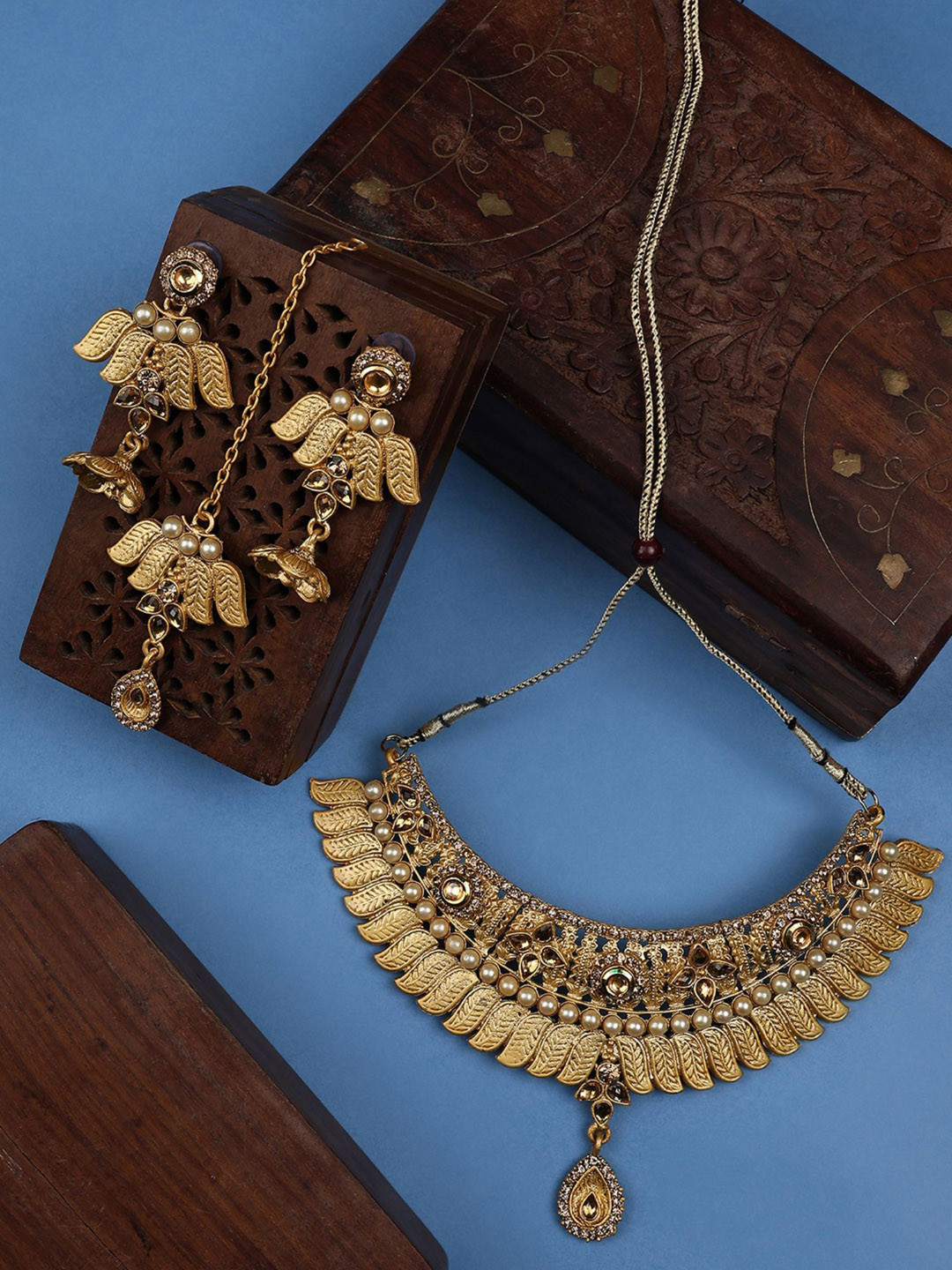 

ANIKAS CREATION Gold-Plated Stone-Studded & Beaded Necklace & Earrings With Maang Tika