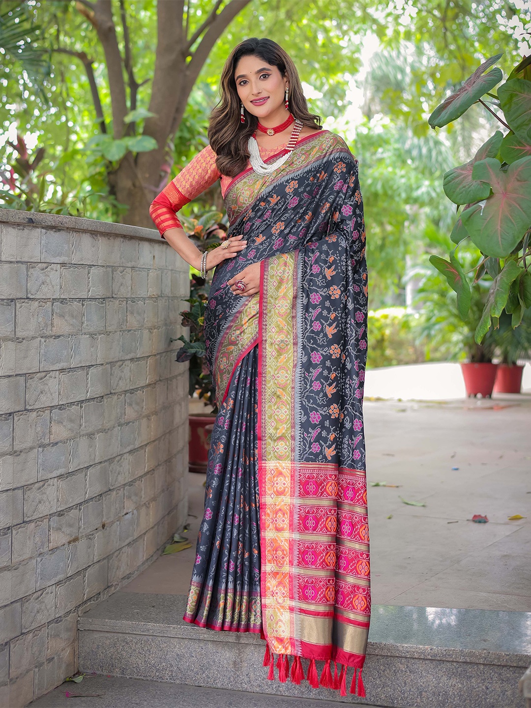 

KIMISHA Floral Woven Design Zari Patola Saree, Black