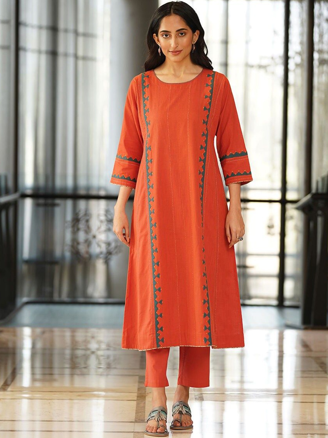 

JAYPORE Geometric Embroidered Pure Cotton Straight Kurta, Red