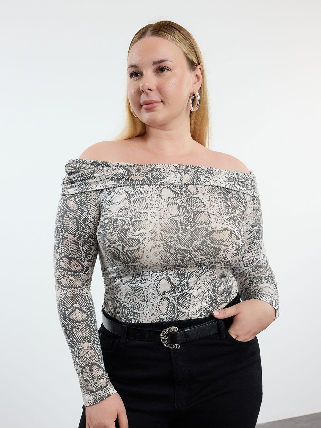 

Trendyol Off-Shoulder Bardot Top, Na