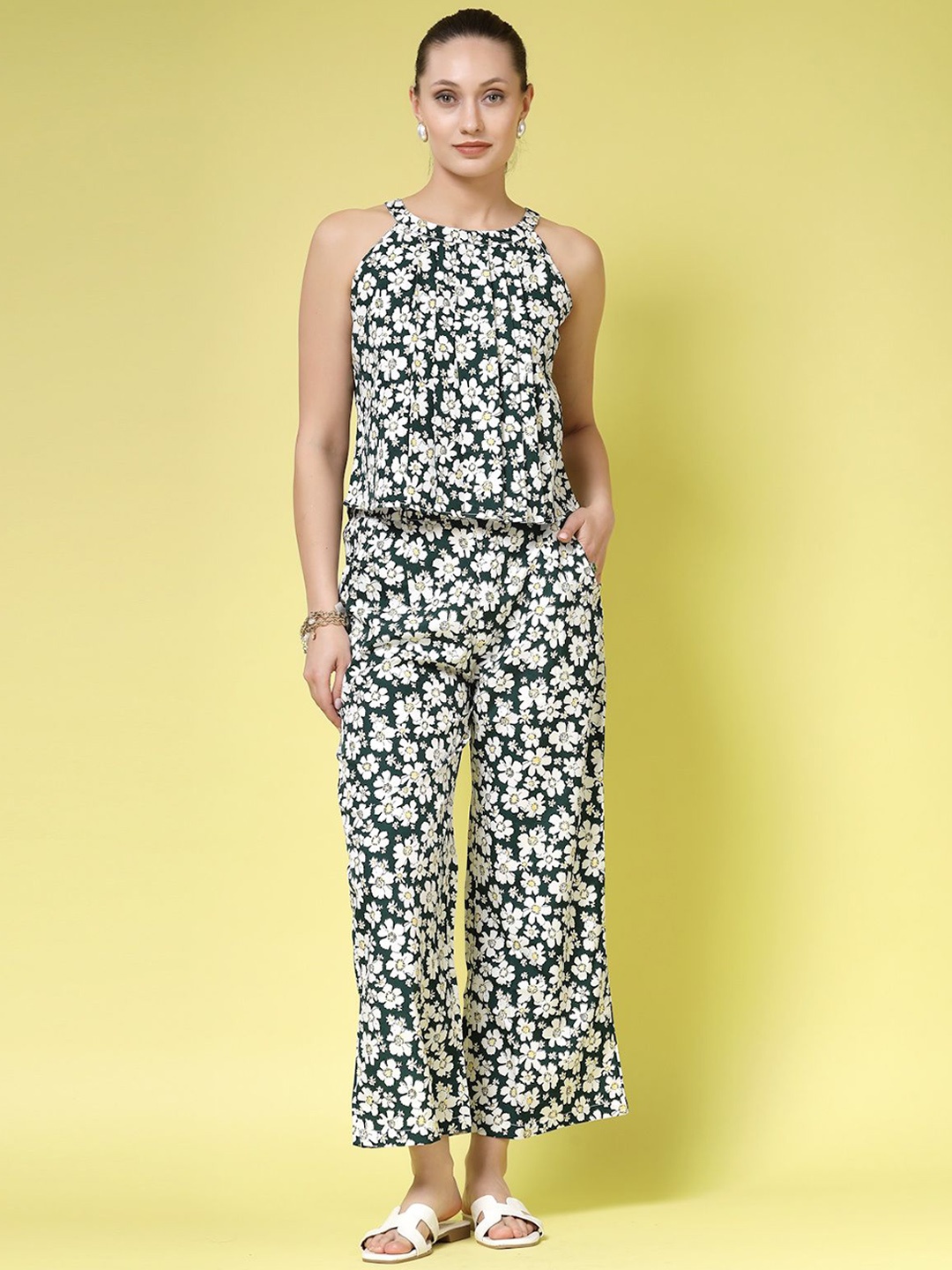 

BEING NAUGHTY Floral Printed Top With Palazzo, Green