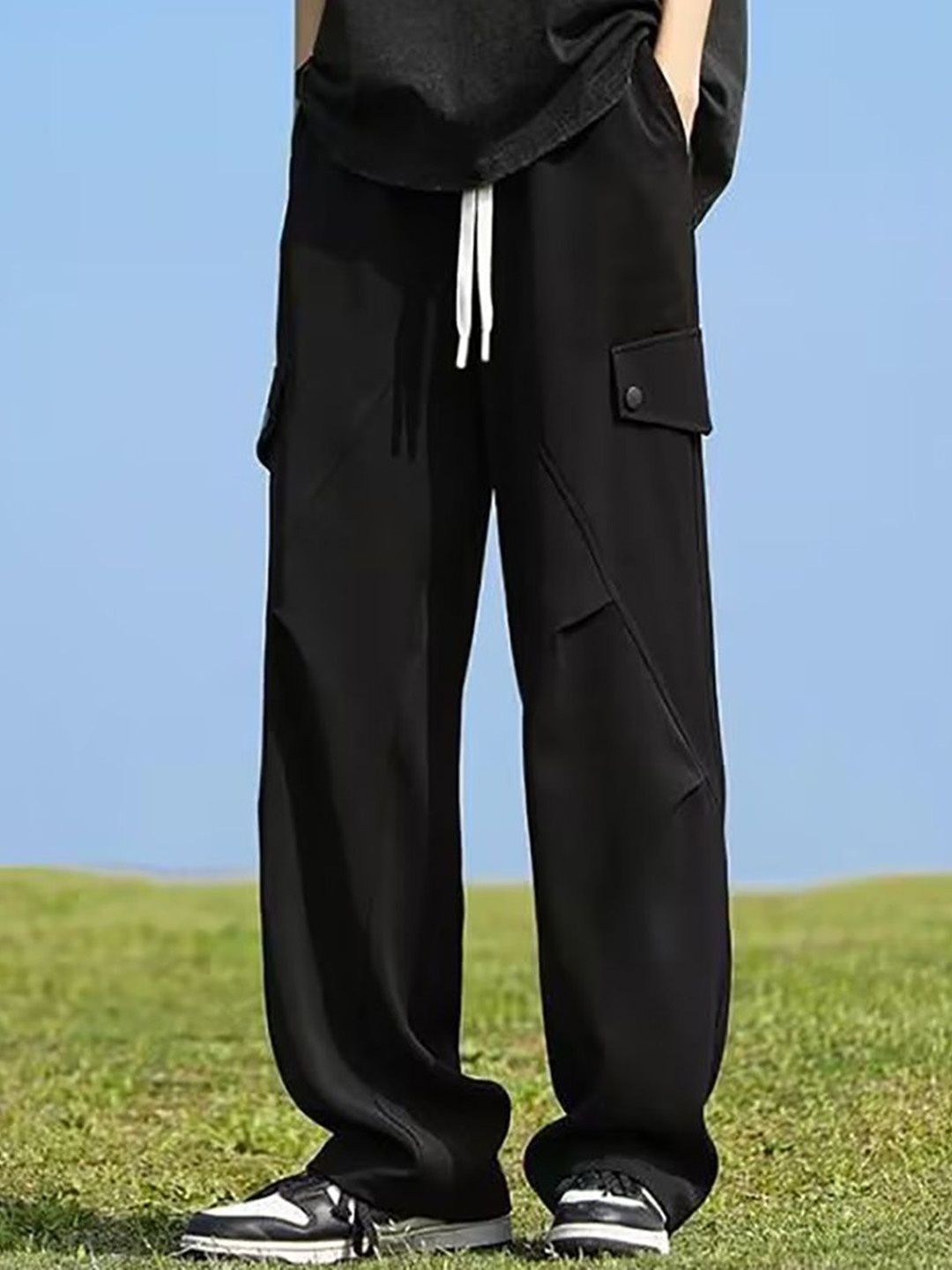 

StyleCast x Revolte Men Loose Fit Pleated Trousers, Black