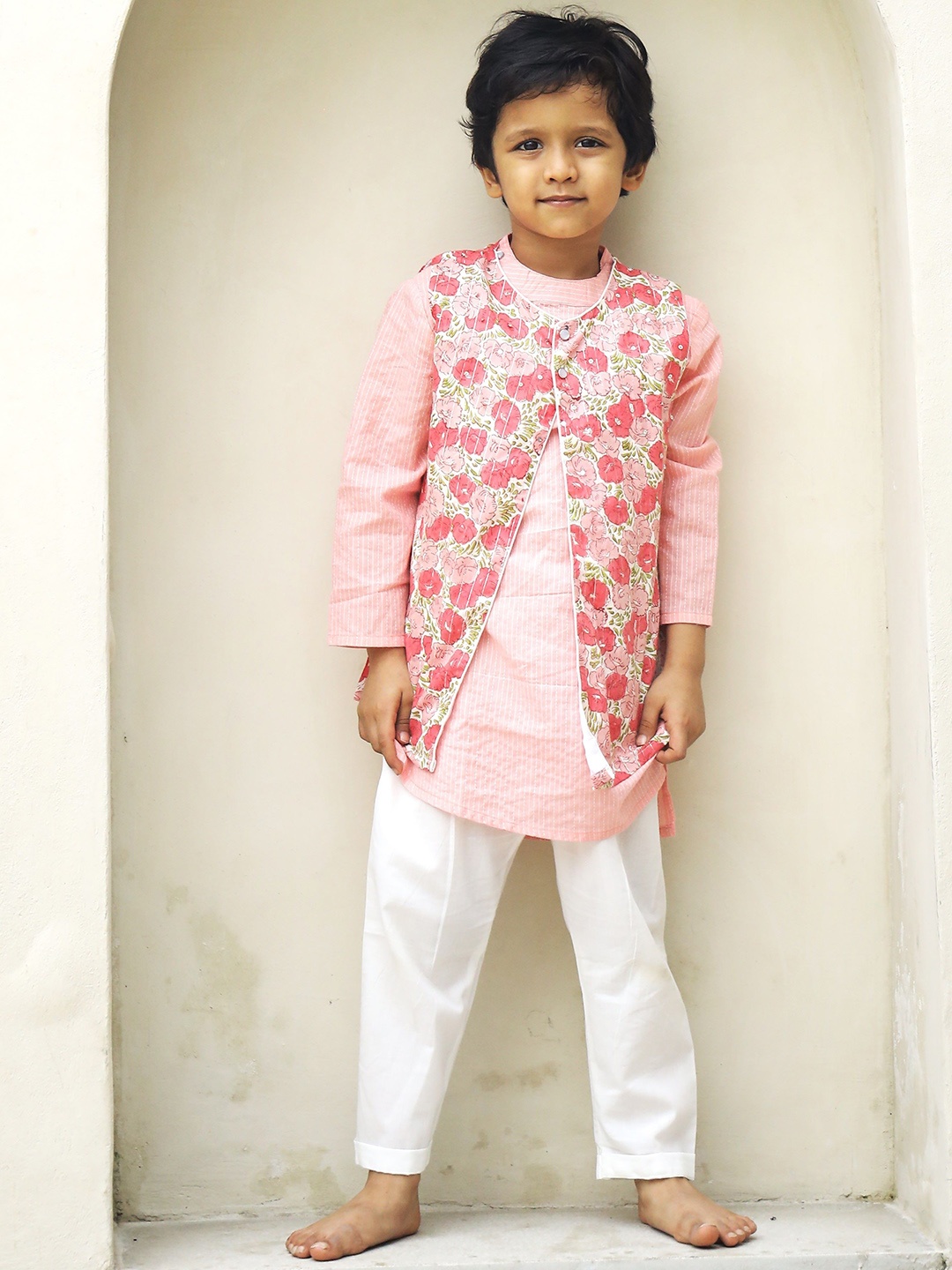 

Hoshi by A&T Boys Striped Pure Cotton Kurta With Pyjamas, Pink