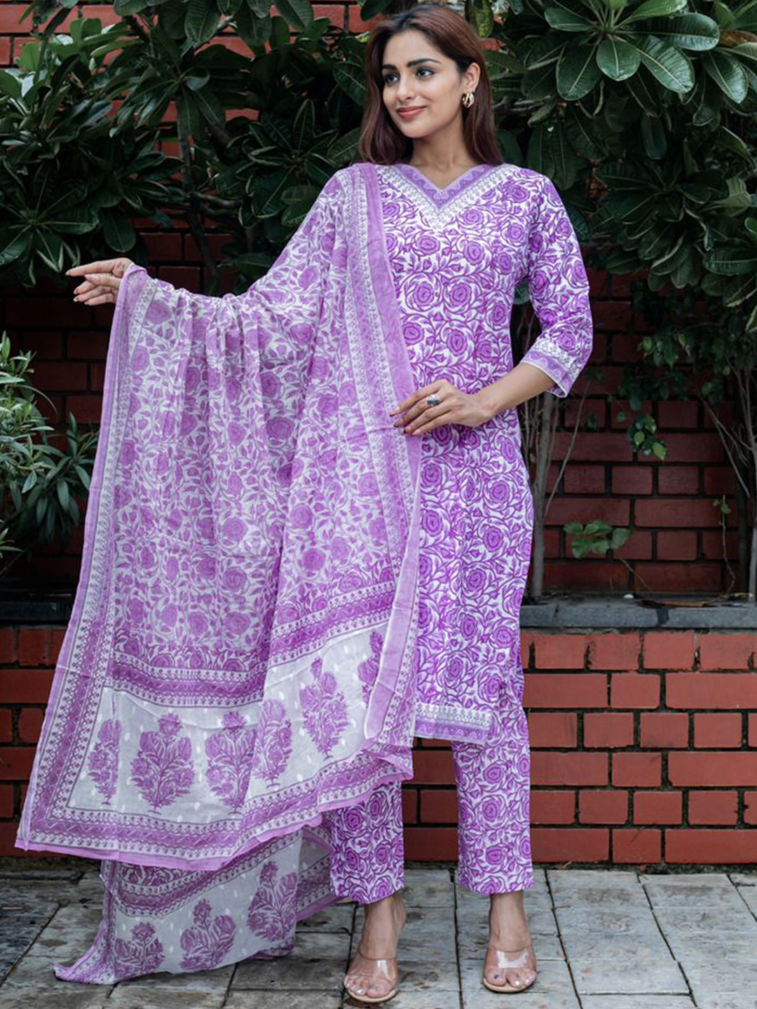 

Angvarnika Floral Printed V-Neck Pure Cotton Straight Kurta & Trousers With Dupatta, Purple