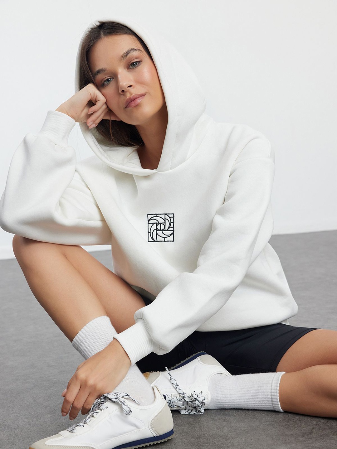 

Trendyol Women Sweatshirt, Na