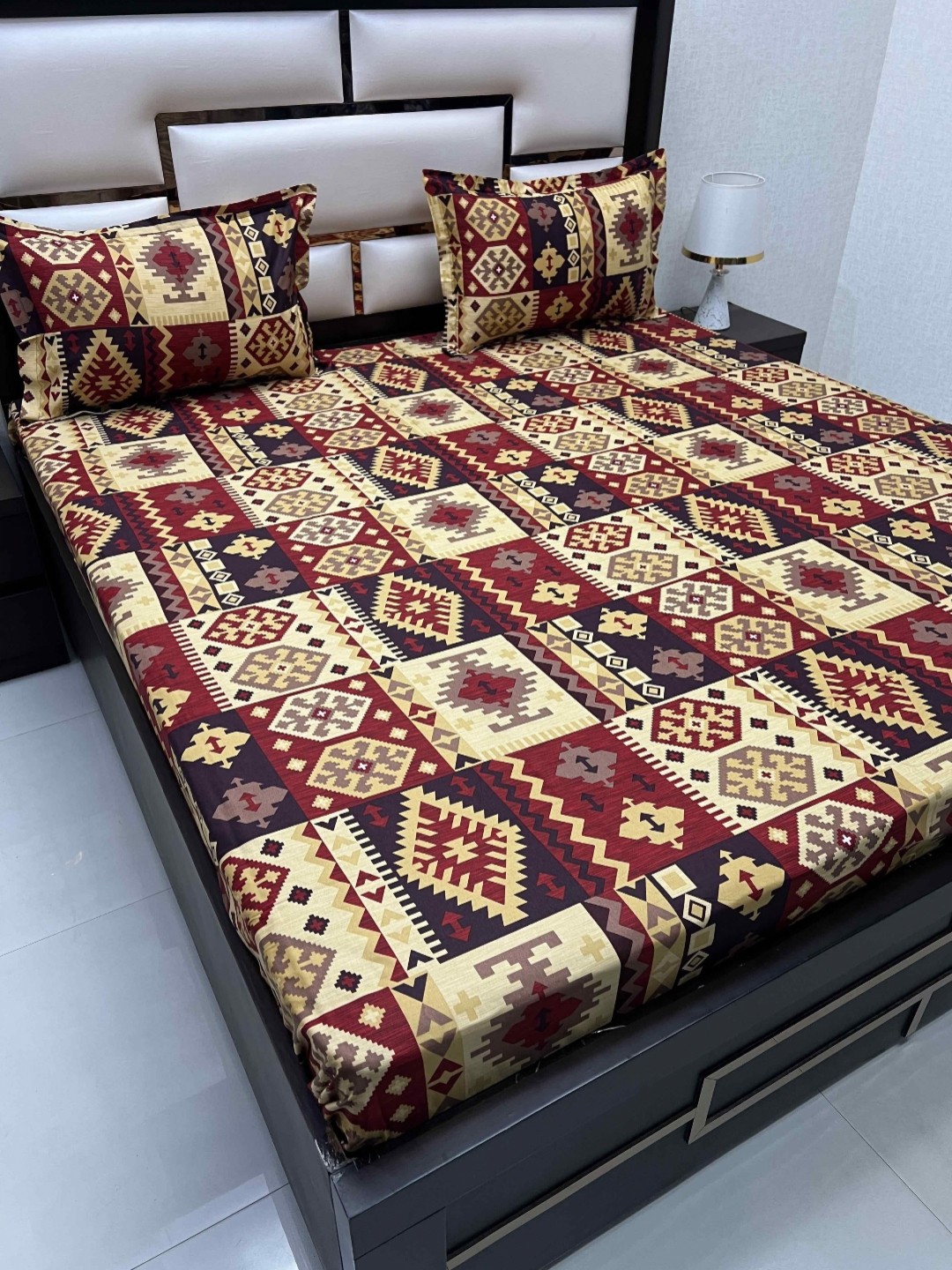 

Pure Decor Red & Beige Printed 380 TC Pure Cotton Super King Bedsheet & 2 Pillow Covers