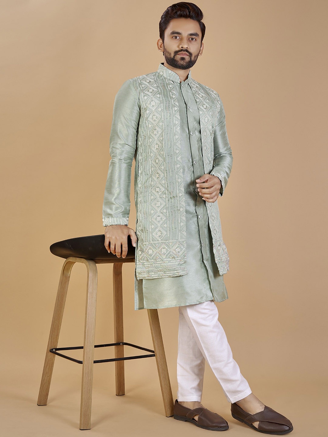 

Anaita Geometric Embroidered Mandarin Collar Thread Work Jacquard Silk Straight Kurta, Sea green