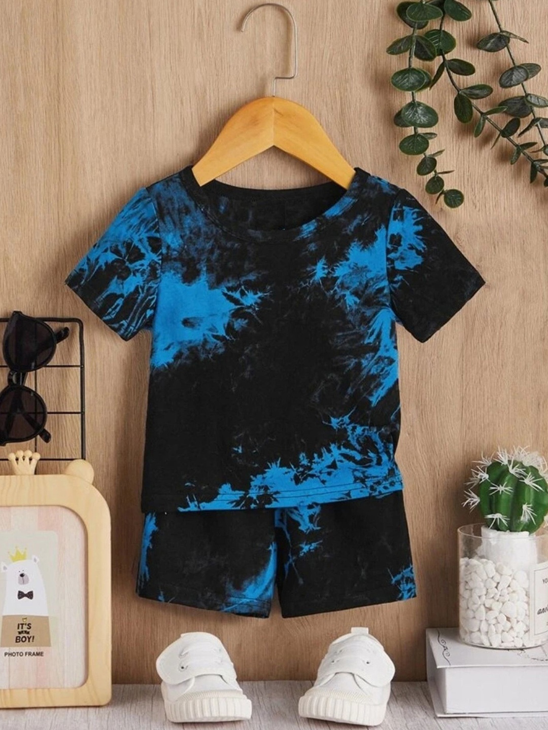 

Kasak Boys Abstract Printed Short Sleeves T-Shirt With Short, Black