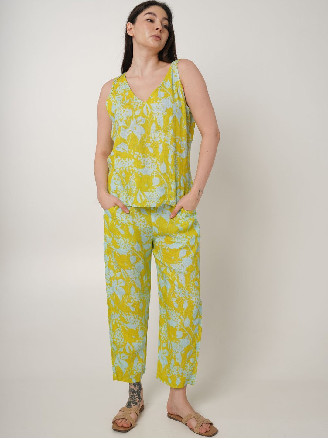 

Fabulous Floral Printed Loose-Fit Top With Trousers, Lime green